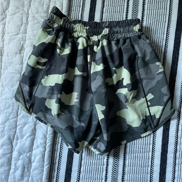 RARE!! Camo Lululemon shorts size 0 and 4” inseam ! - Picture 2 of 4